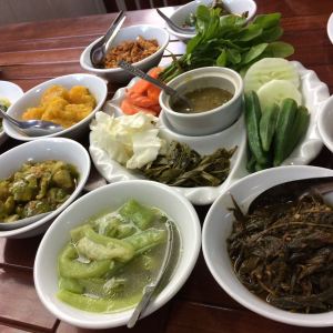 small plates of vegetables with dipping sauce